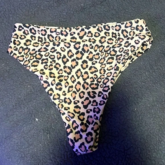 Bikini - Picture 3 of 3